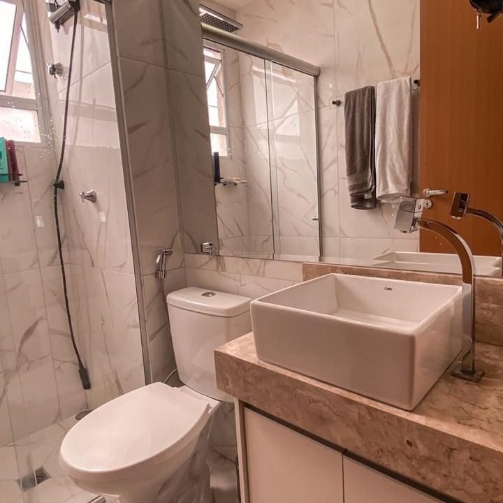 82440652-480c-4504-b922-4eb3a22f5310